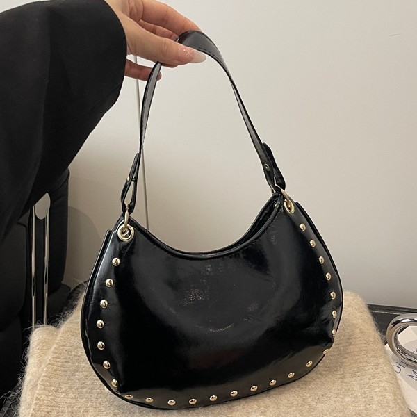 Elegant Women's Chain Shoulder Bag With Metal Rivets Versatile_voghion.com