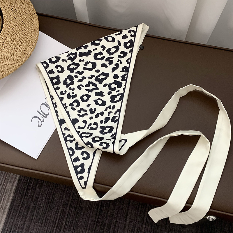 Toalla triangular con cintura, bufanda de seda con flor de anacardo retro, sensación de alta gama, cortina de pedo apilada multifuncional de verano, diadema de todo fósforo