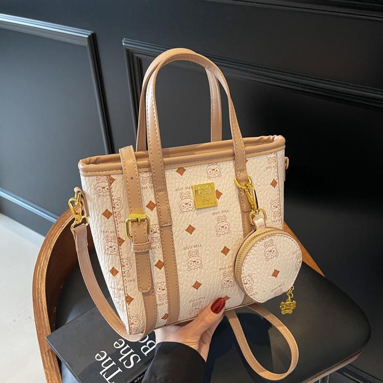 Bolsa de cubo portátil de impresión de moda super caliente para mujeres 2025, nuevo bolso de hombro de nicho universal, bolso de cinturón en línea.