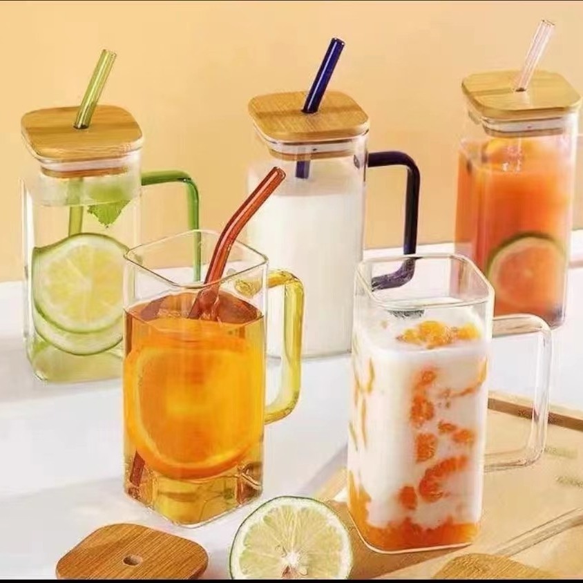 Taza de té de vidrio con alto contenido de borosilicato de stock de fábrica Vaso de vidrio de una sola capa con asa de color transparente simple Vaso de vidrio con pajita