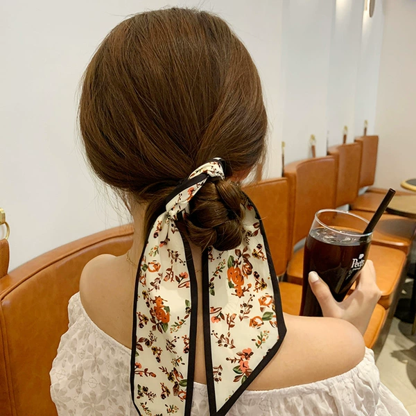 Beige headband flower-shaped