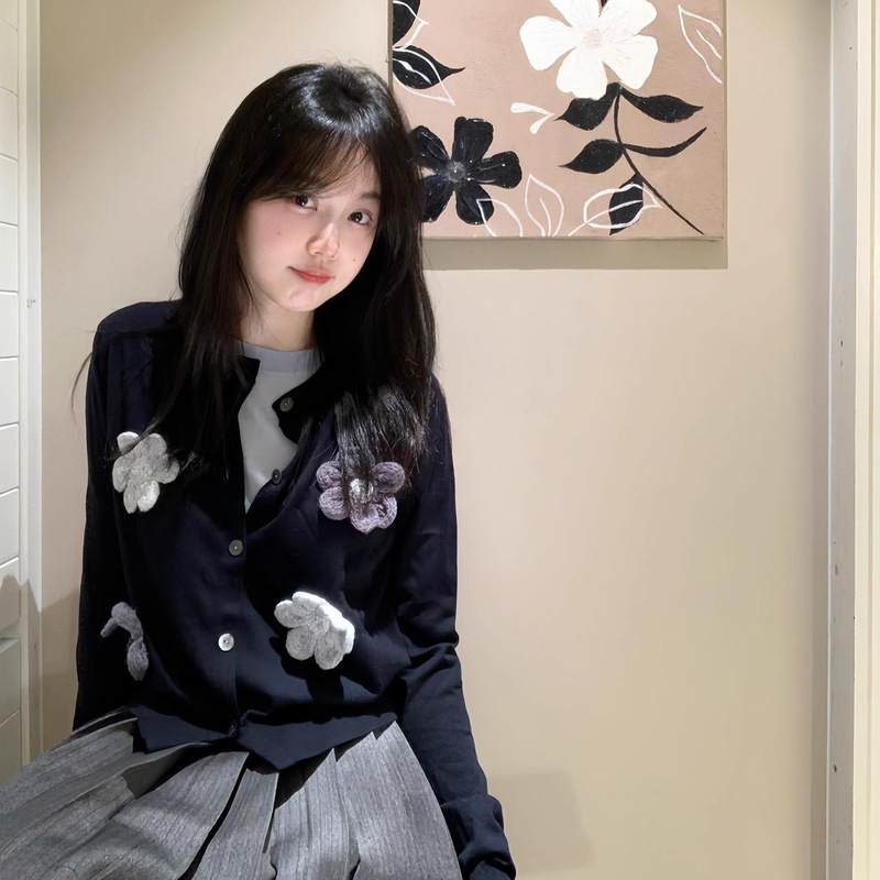 Gentle and Lazy Style Heavy Design Floral Knitted Cardigan for Women 2025 New Fake Two-Piece Spliced ​​Sweater Jacket