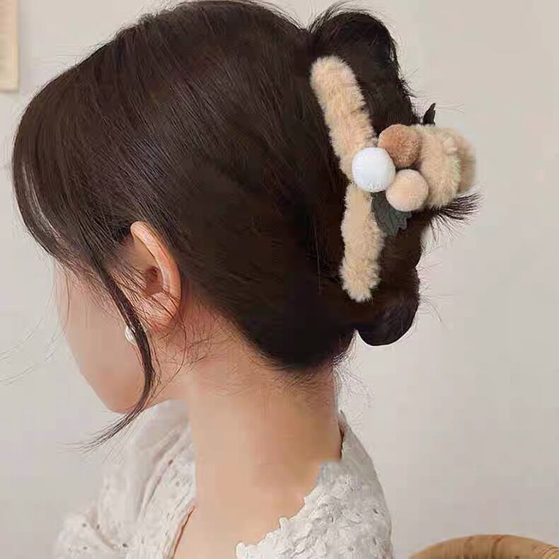 Double-sided pom plush gripper