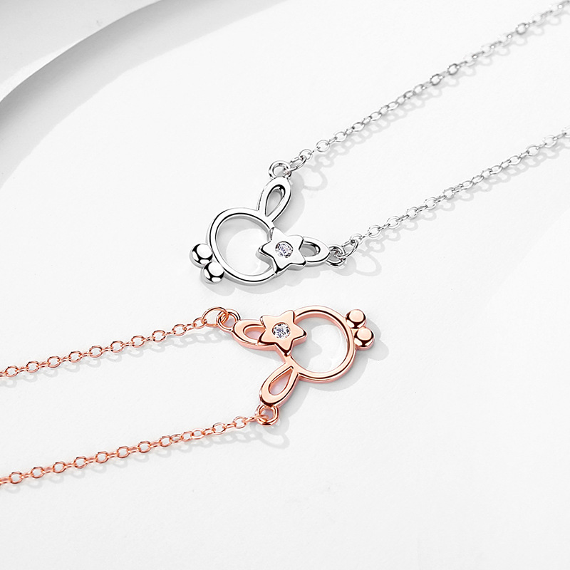 Collar de conejo de plata esterlina S925, diseño de nicho, temperamento simple, cadena de clavícula de lujo ligero, accesorios simples japoneses y coreanos