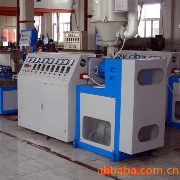 厂家供应单螺杆管材挤出机PVCPE热性塑料管自动化生产线机器设备