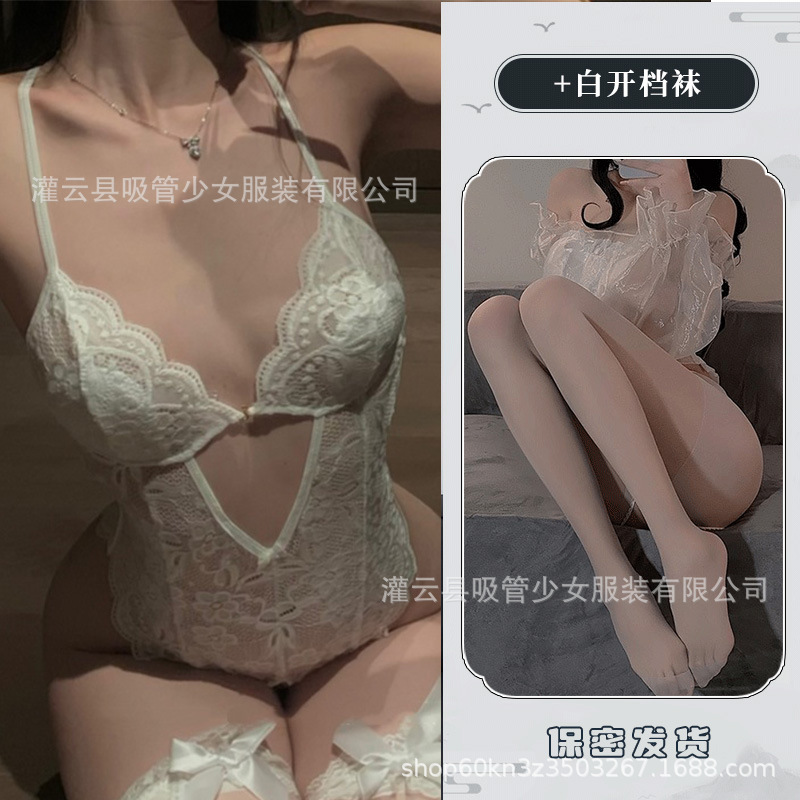 흰색 점프수트 + 흰색 오픈 양말