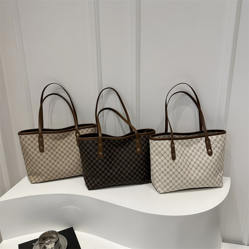 Personalidad de cercanías Bolso Tote de gran capacidad para mujer 2024 otoño nuevo hermoso bolso de hombro de moda de nicho para mujer transfronteriza