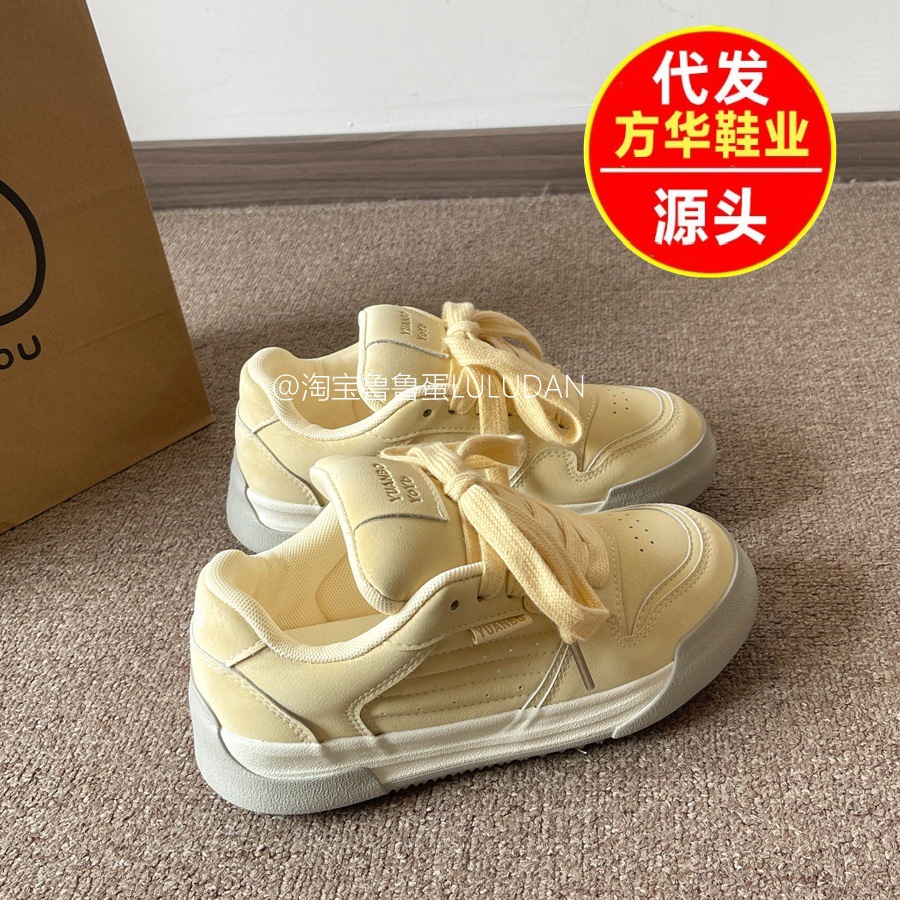 Zapatos de pan de estilo de Hong Kong, zapatos deportivos casuales, zapatos de skate suaves, zapatos blancos, 2026 nuevos zapatos de verano para mujeres