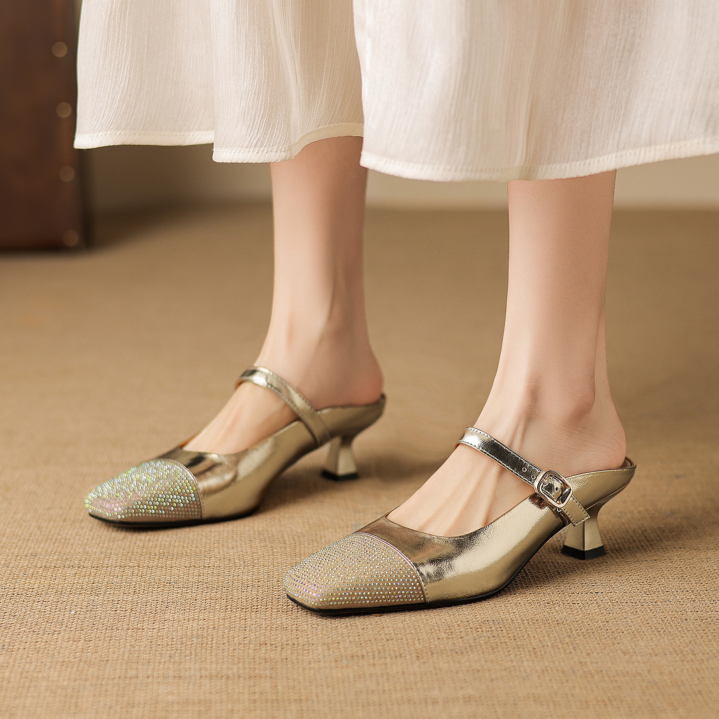 Sandal nữ mũi vuông bít mũi hở gót, gót 5 cm, phong cách tiểu hương — màu vàng