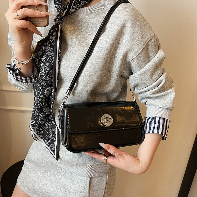 Bolso de axila de moda coreana 2025 primavera y verano nuevo bolso femenino bolso de hombro de alta calidad bolso de mensajero simple casual marea