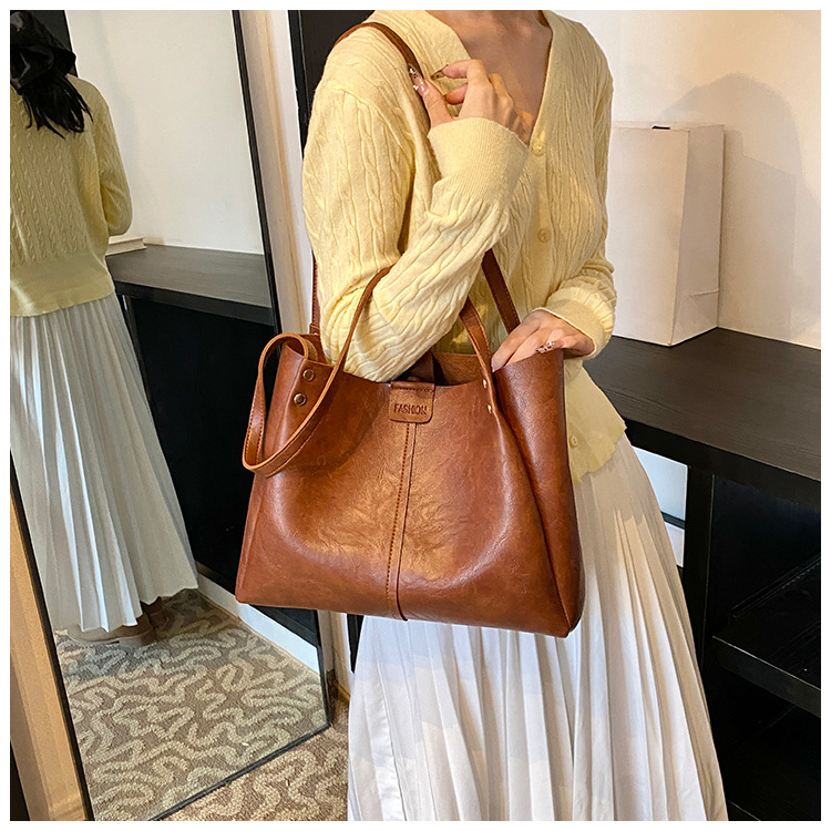 The new 2024 autumn collection features a retro, simple, large-capacity, solid-color, fashionable and individual single-shoulder underarm tote women's bag undefined