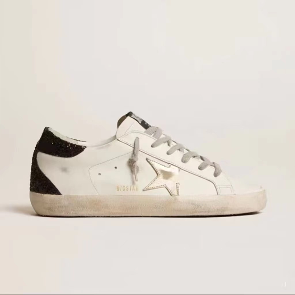 Estrellas de cuero nuevo tipo de altura interior plana para hombres y mujeres zapatos blancos casuales coreanos retro zapatos sucios de comercio exterior zapatos de skate para hombres