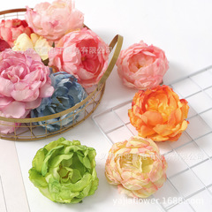 焦げた縁の牡丹の花の頭の絹布の造花の装飾のDIYの手作りの花輪の材料の胸の花の布地の撮影の道具をシミュレーションします。