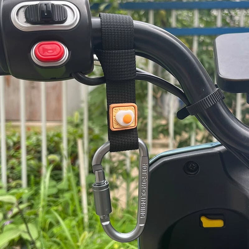 電動車は穴を開けないで強力にオートバイの専用万能フックの前に通用する多機能ヘルメットのフックを掛けます。|undefined