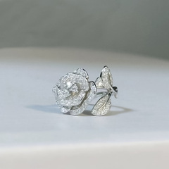洛熙寺ジュエリー925銀微は新型ツバキの花のファッション指輪の逸品のパーティーの気質の宝石の指輪をはめ込んでいます。