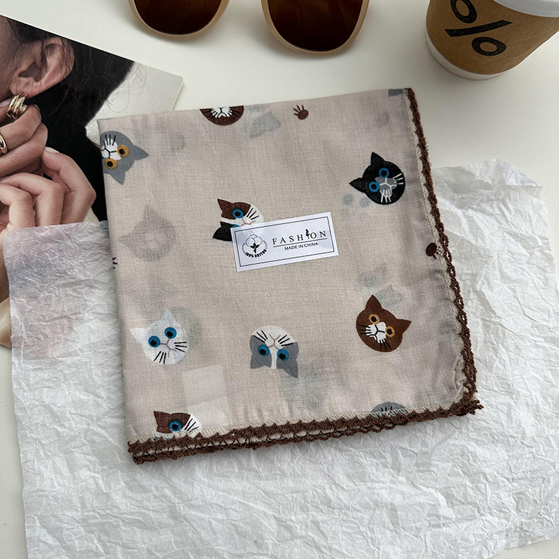 Lindo color de té con leche para gatos