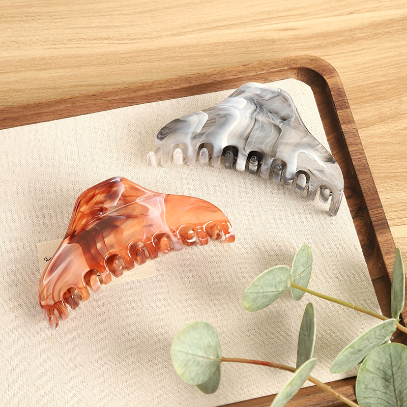 Design elegant crab pin