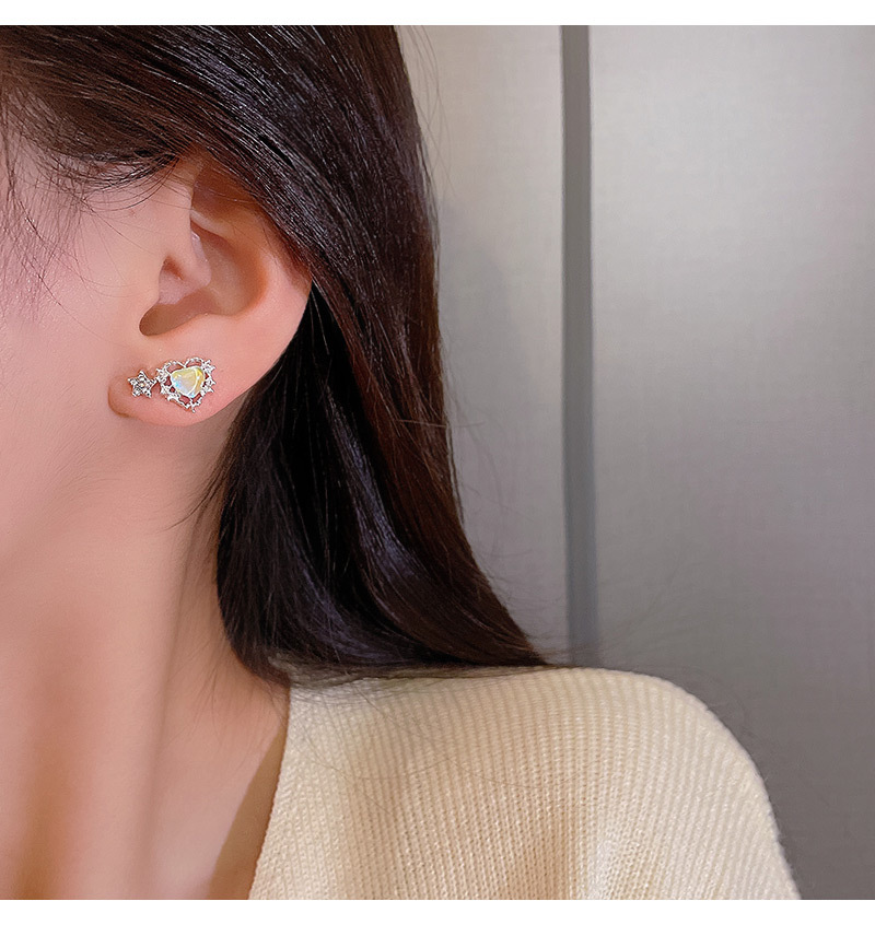 1 Set Sweet Triangle Heart Shape Alloy Inlay Rhinestones Womenu0027S Ear Studs