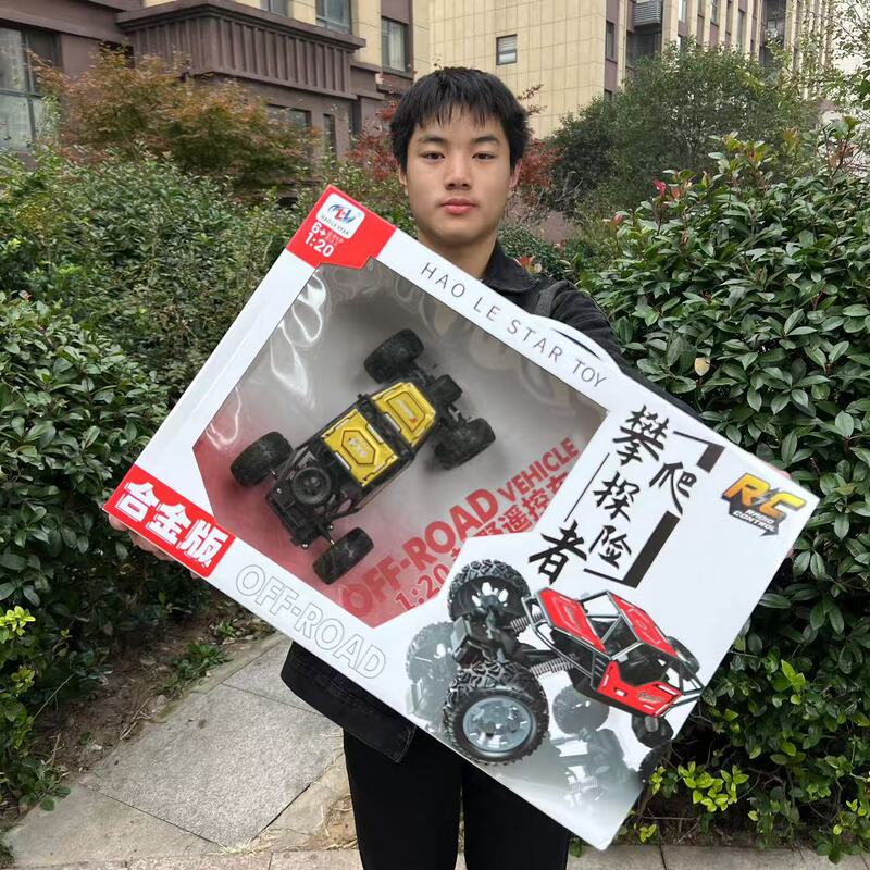 Alloy version four-wheel drive climbing explorer charging remote control car 47cm portable gift box remote control off-road vehicle toy Alloy version four-wheel drive climbing explorer charging remote control car 47cm portable gift box remote control off-road vehicle toy