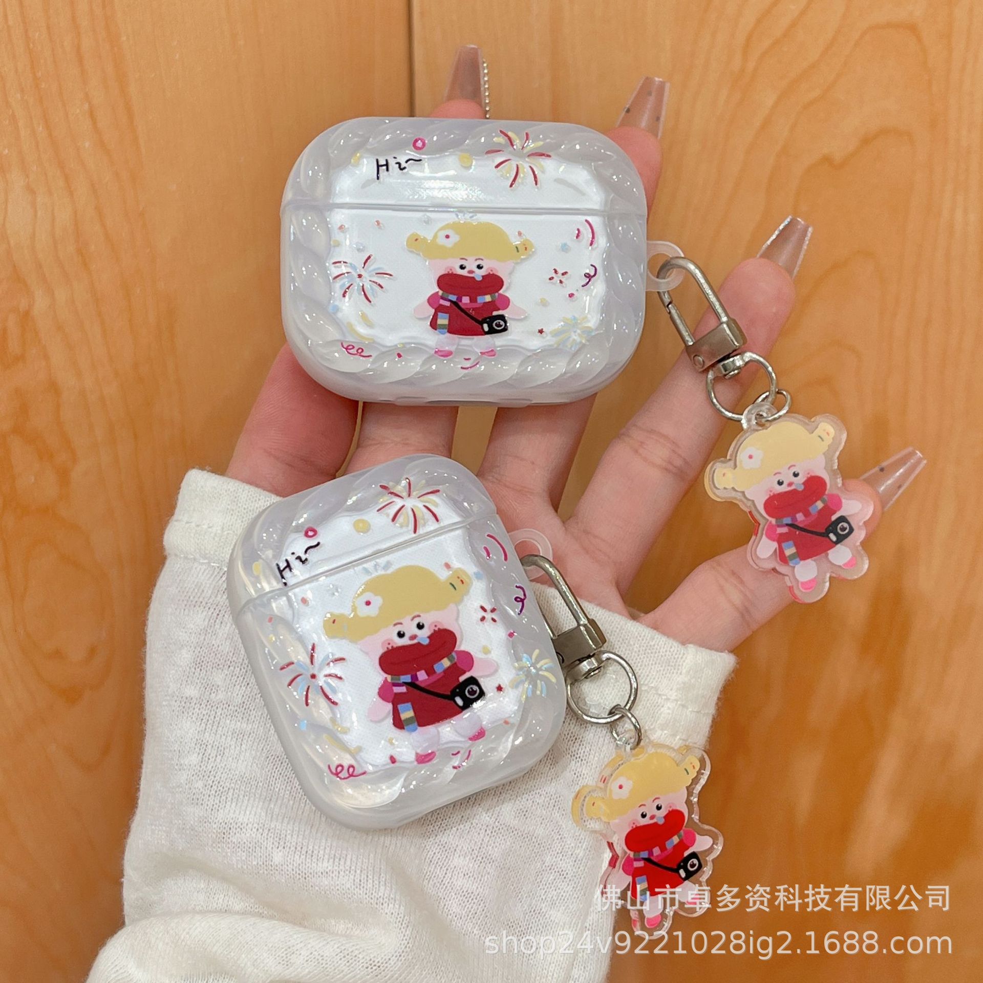 Funda Protectora para Auriculares Apple Airpods 4 y Airpods Pro 3 con Diseño de Chica con Fuegos Artificiales de Dibujos Animados image 1