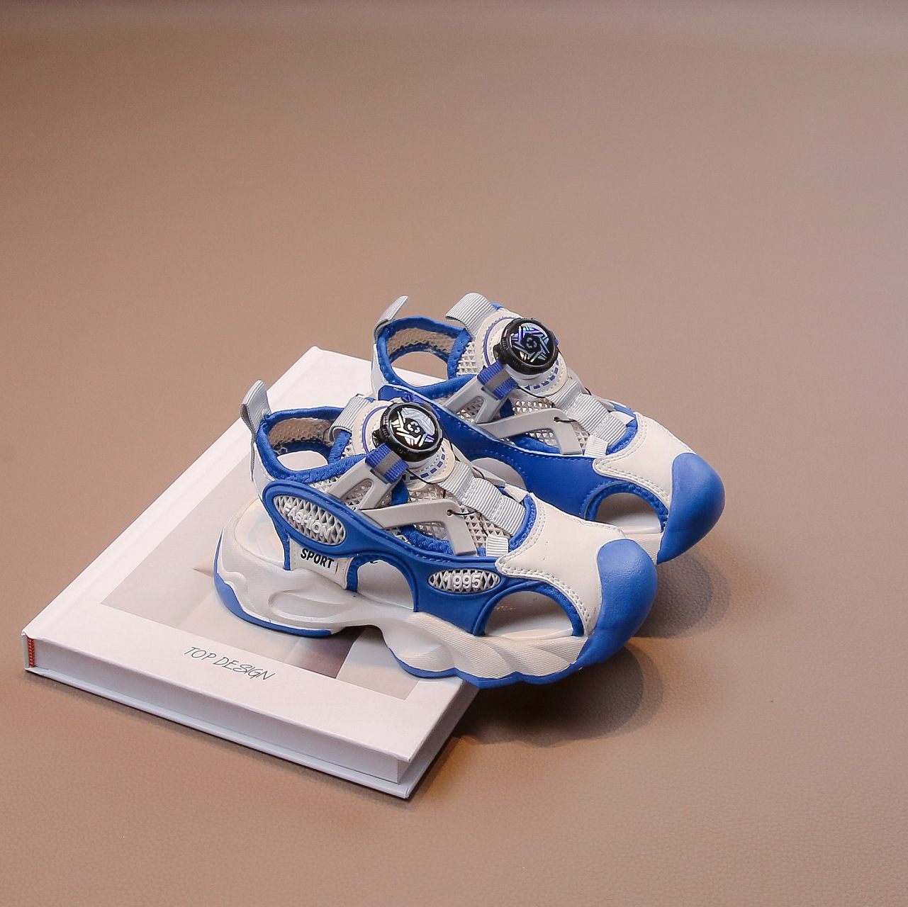 Sandalias para niños 2026 verano nuevo niño moda versátil zapatos de playa para correr zapatos deportivos zapatos casuales image 8