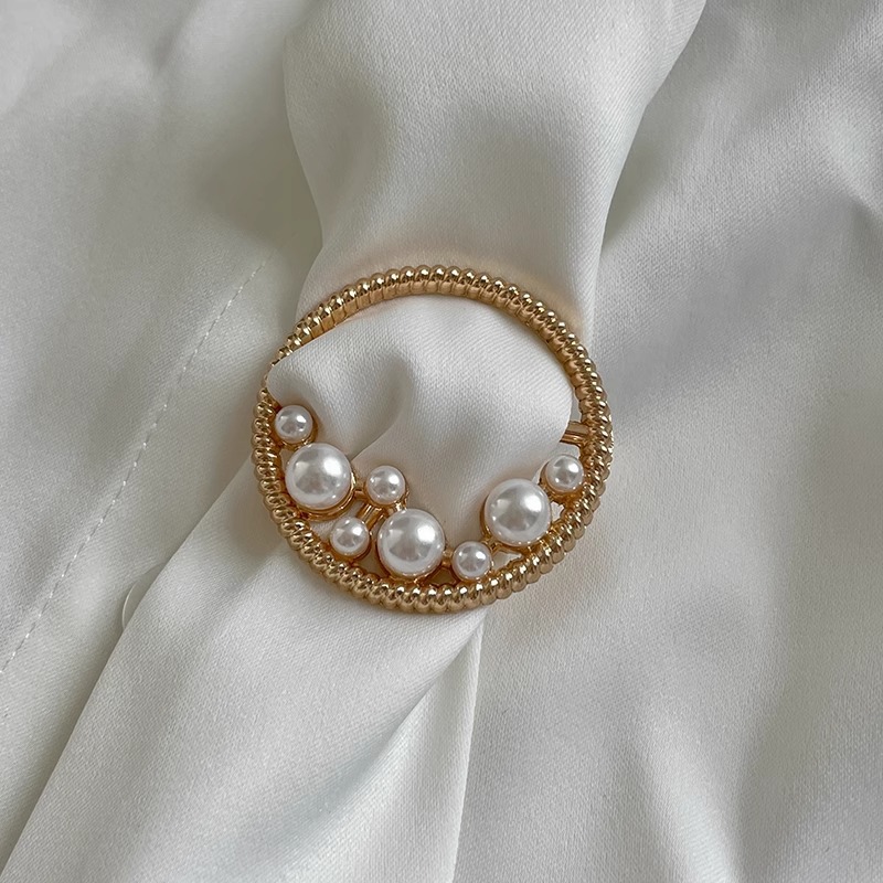 Hebilla anudada en las esquinas de la ropa mujer 2025 nuevo hebilla de toalla de seda botón de perlas de alta gama hebilla de hebilla de ropa de alta gama