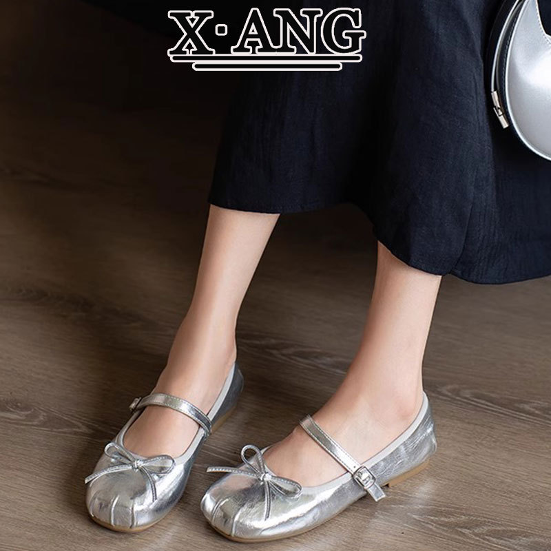 정품 가죽과 실버 소재의 고급 카운터 버전입니다.