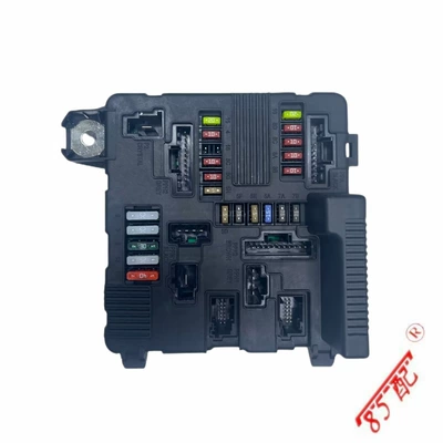 Engine Fuse Box 8200306032 8200306033 Suitable for Automatic Transmission Reno Merane Scenery