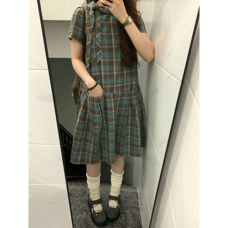Retro Plaid Tie-Neck Short-Sleeved Shirt Dress for Women, Summer Design with Patchwork Mid-Length Skirt, Very Beautiful Retro Plaid Tie-Neck Short-Sleeved Shirt Dress for Women, Summer Design with Patchwork Mid-Length Skirt, Very Beautiful