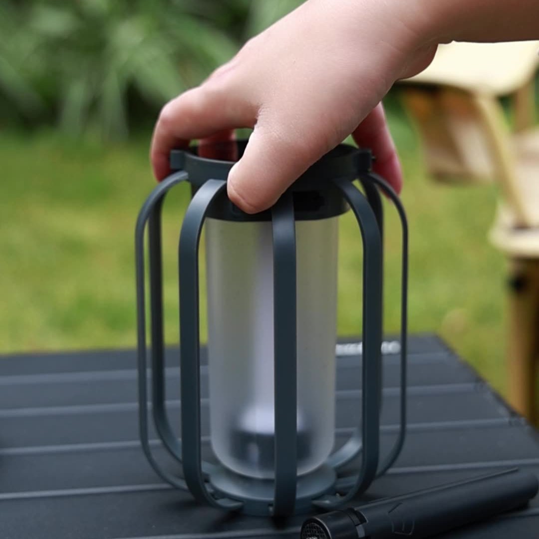 Lámpara solar de camping con forma de llama (2025), lámpara colgante decorativa para exteriores, luz ambiental con trípode para patio y camping._voghion.com
