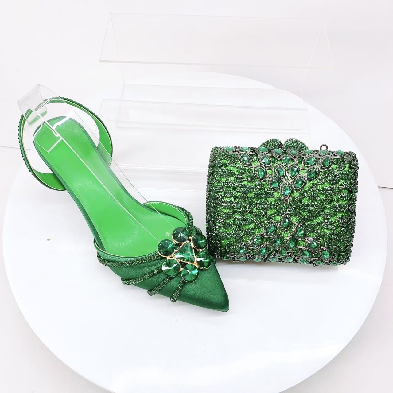 Eleganti sandali stiletto da donna con cristalli da cerimonia_voghion.com