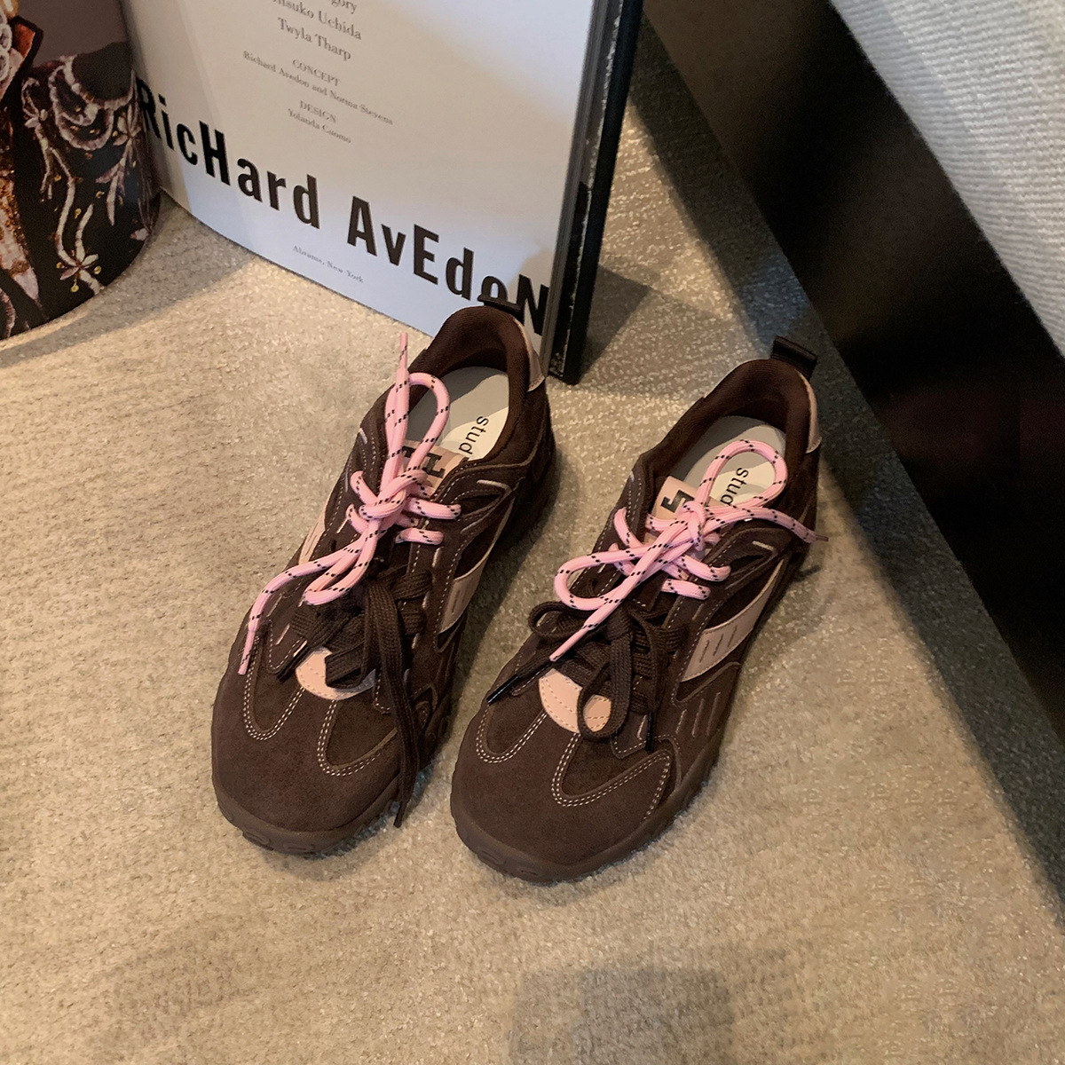 Versión de piel de vaca de la uva de la misma nicho de moda zapatos de doble cordón de color de base gruesa aumento de altura zapatos deportivos casuales zapatos de mujer