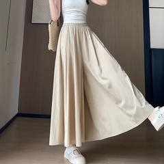 2025夏の新型山本キュロットの女性は腰が高くて痩せています。