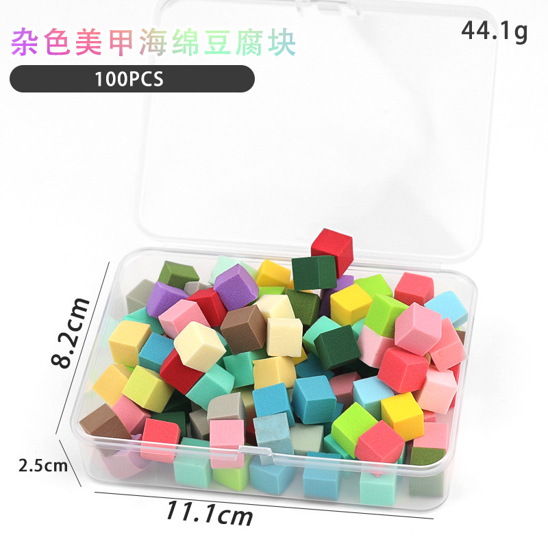 新商品のミニネイルの豆腐の塊をたたいて綿のグラデーションをたたいてぼんやりしています。|undefined