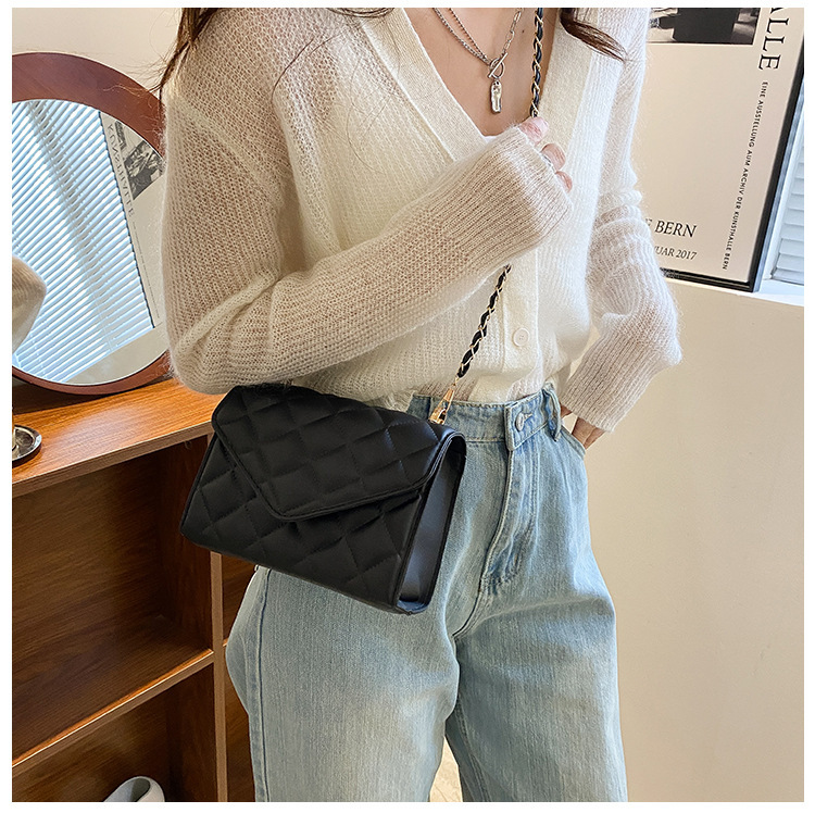 Women's Small Pu Leather Lingge Streetwear Square Magnetic Buckle Crossbody Bag display picture 3