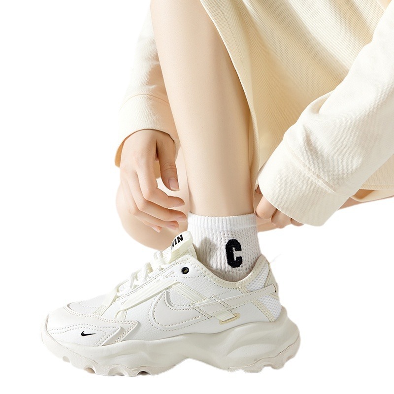 Nuevos calcetines de mujer calcetines blancos serie Baita desodorante absorbente de sudor barco Calcetines Zhuji calcetines de primavera y otoño al por mayor