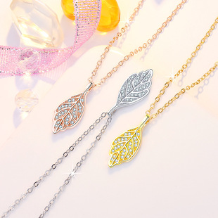 Leaf Necklace Women's Jade Leaf Light Luxury Pendant Easiest for Match Fashion Niche High-End 2025 New Clavicle Chain Wholesale