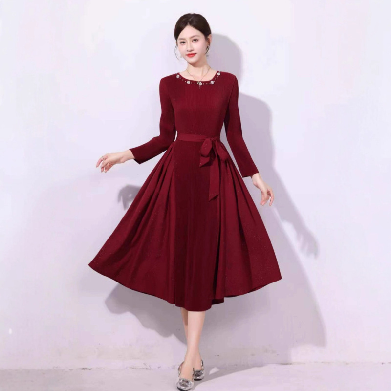 Elegant Banquet Dress, Elegant Waist-Cinching Party Dress, Beautiful Dress, Skirt with Decorative Round Neck A-Line Skirt Elegant Banquet Dress, Elegant Waist-Cinching Party Dress, Beautiful Dress, Skirt with Decorative Round Neck A-Line Skirt
