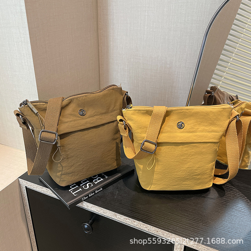 Nylon Cloth Crossbody Bag for Women Niche Design Shoulder Bag Multi-Compartment Waterproof Nylon Cloth Bag for Women Mini Backpack