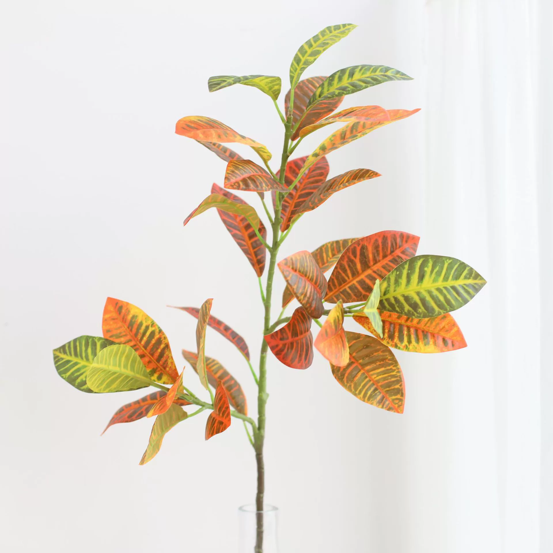 Искусственное дерево баньян с крупными золотистыми листьями, декоративное зеленое растение для напольных горшков, цветочных бордюров и искусственной зелени.