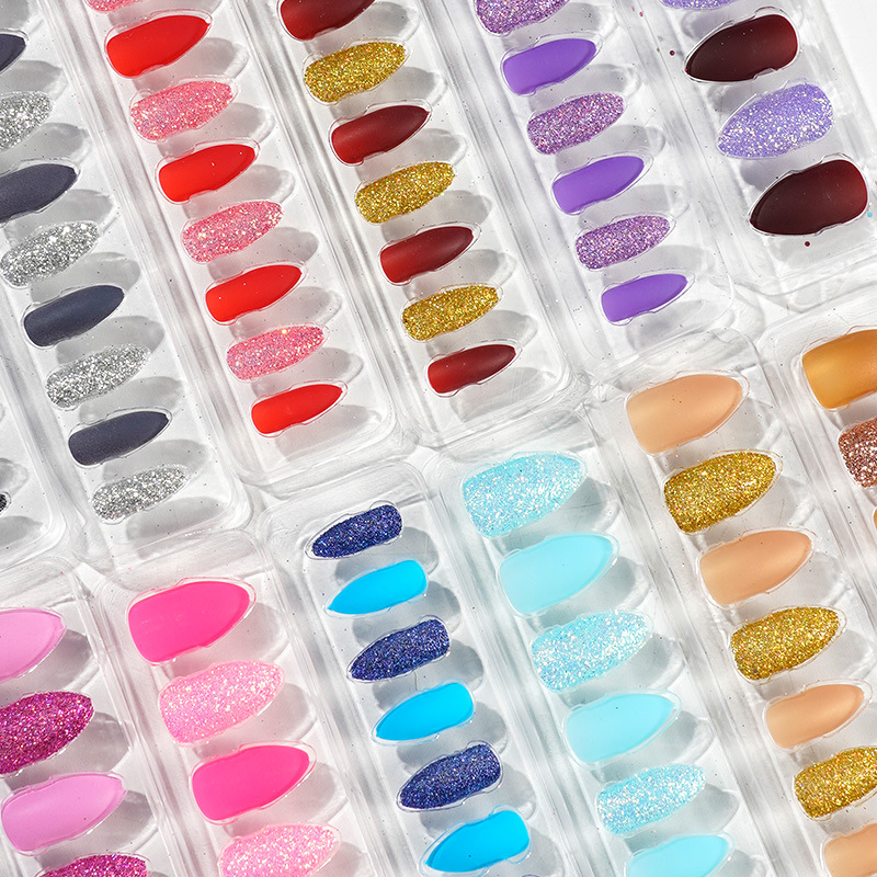 Celebrity en línea desgaste clavo falso clavo puntiagudo salto color clavo pieza terminado parche falso clavo parche al por mayor