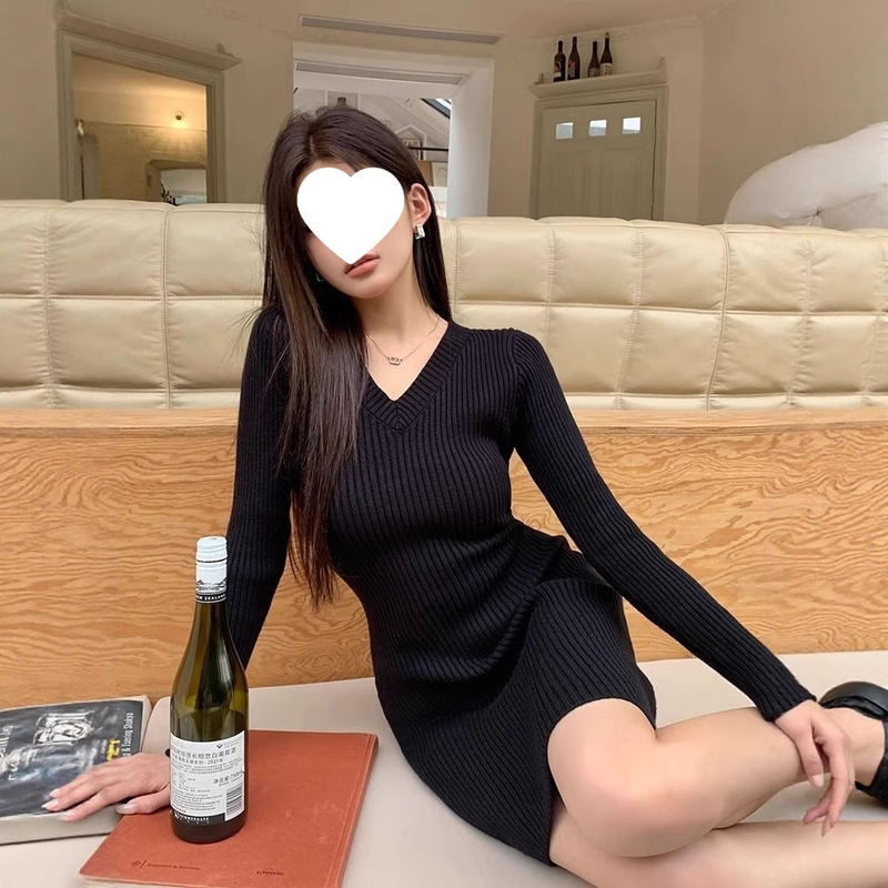 包臀裙秋冬款多巴胺穿搭气质V领打底针织连衣裙女内搭修身毛衣潮|undefined