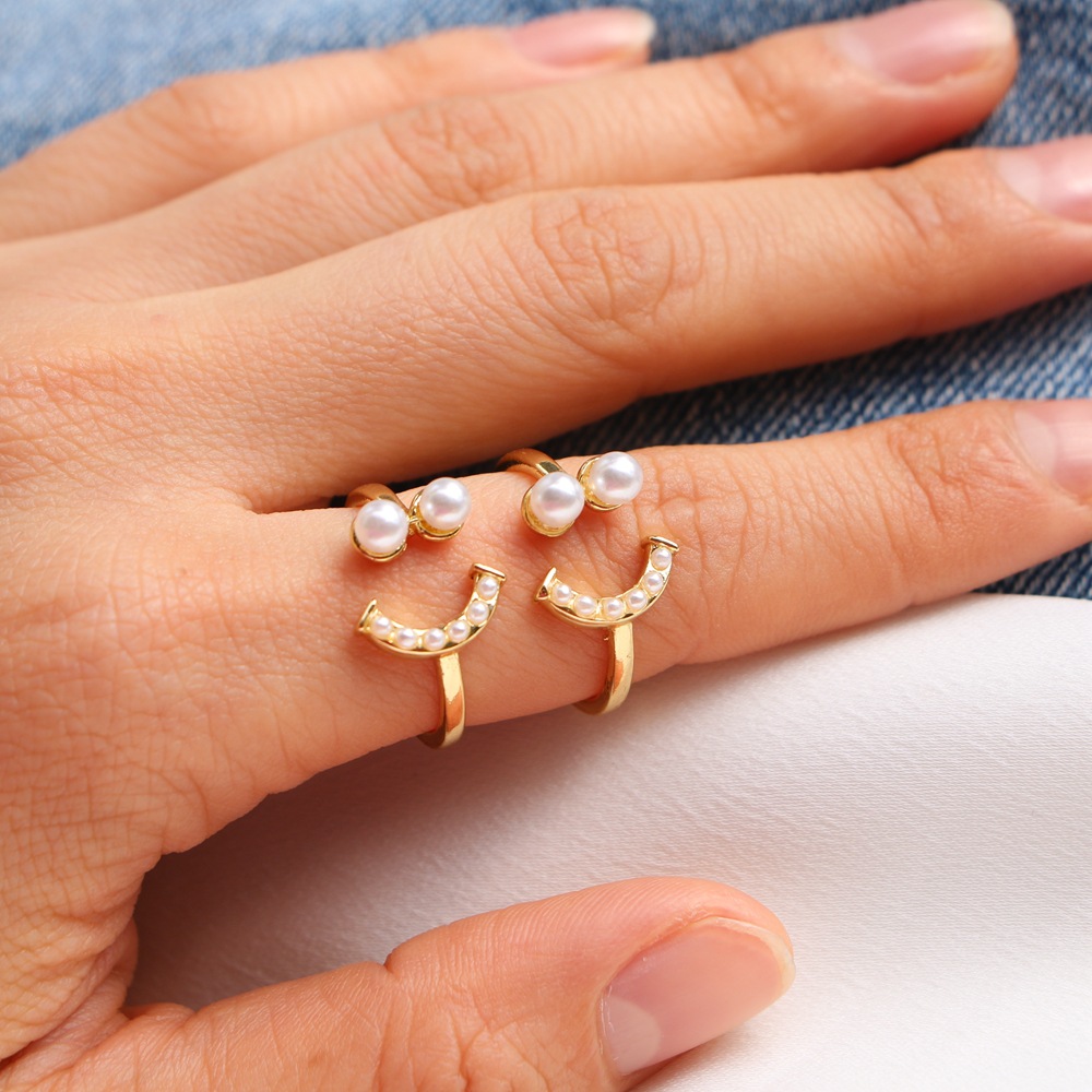 Retro Smile Heart Open Ring Female Simple Pearl Zircon Copper Ring display picture 3