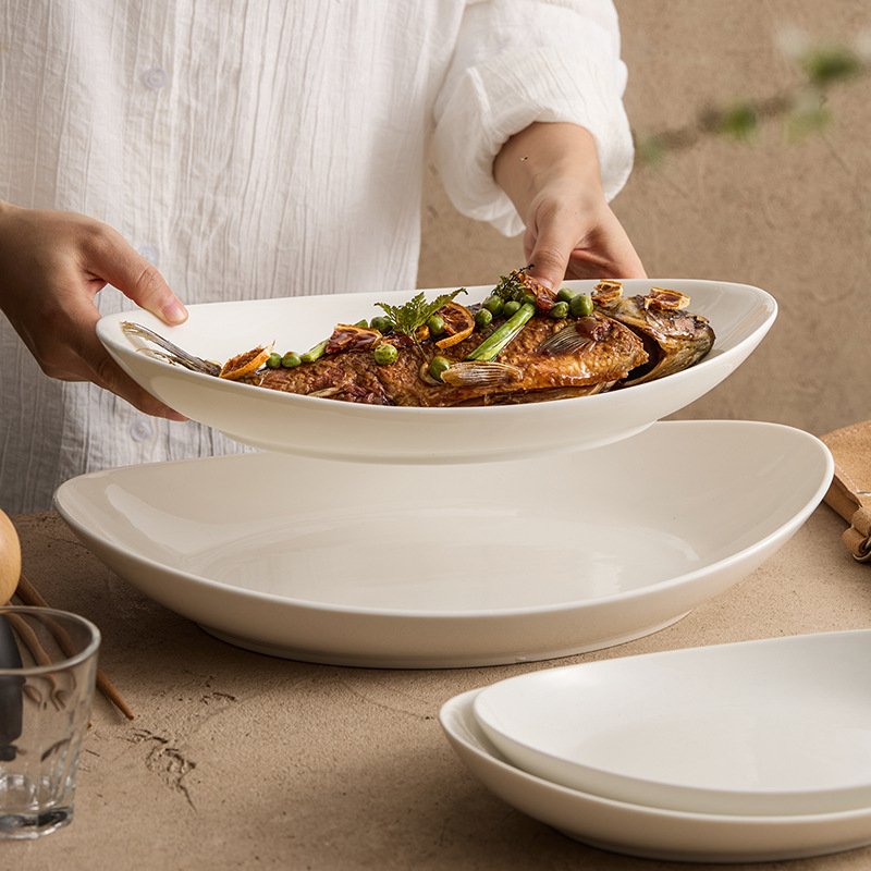 Dehua White Porcelain Premium Sense Nordic Fish Plate 찐 Fish Plate 가정용 라이트 럭셔리 플레이트 Underglyze 컬러 식기 호텔 디너 플레이트