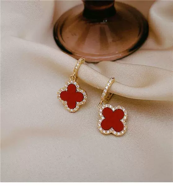 Four-leaf clover-red model