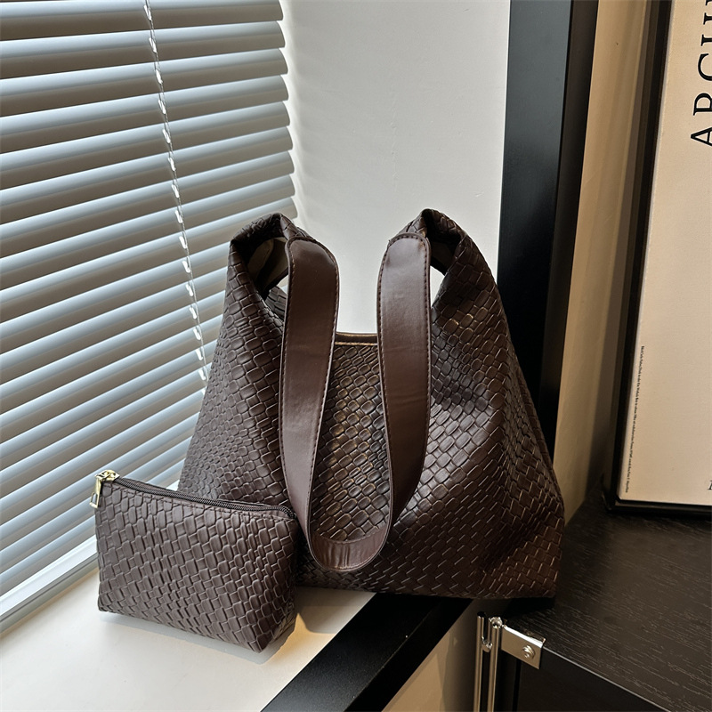 2024 새로운 대외 무역 여성 가방 하이 엔드 레트로 어깨 가방 짠 패턴 대용량 일반 가방 토트 백