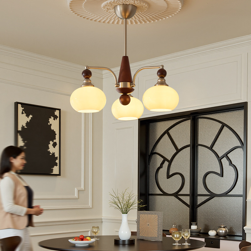 Restaurante de estilo medieval francés sala LED Zhongshan caqui lámparas lámpara de sala de estar lámpara de lámpara principal creativa lámpara de dormitorio