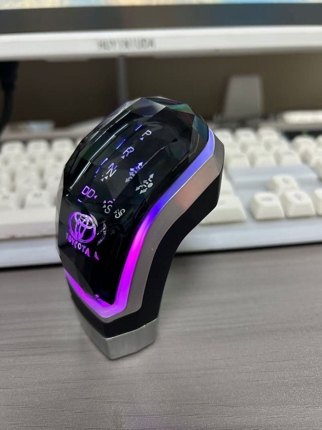 Colorful luminous gear shift knob modification suitable for Toyota Corolla and other models, crystal luminous gear shift modification