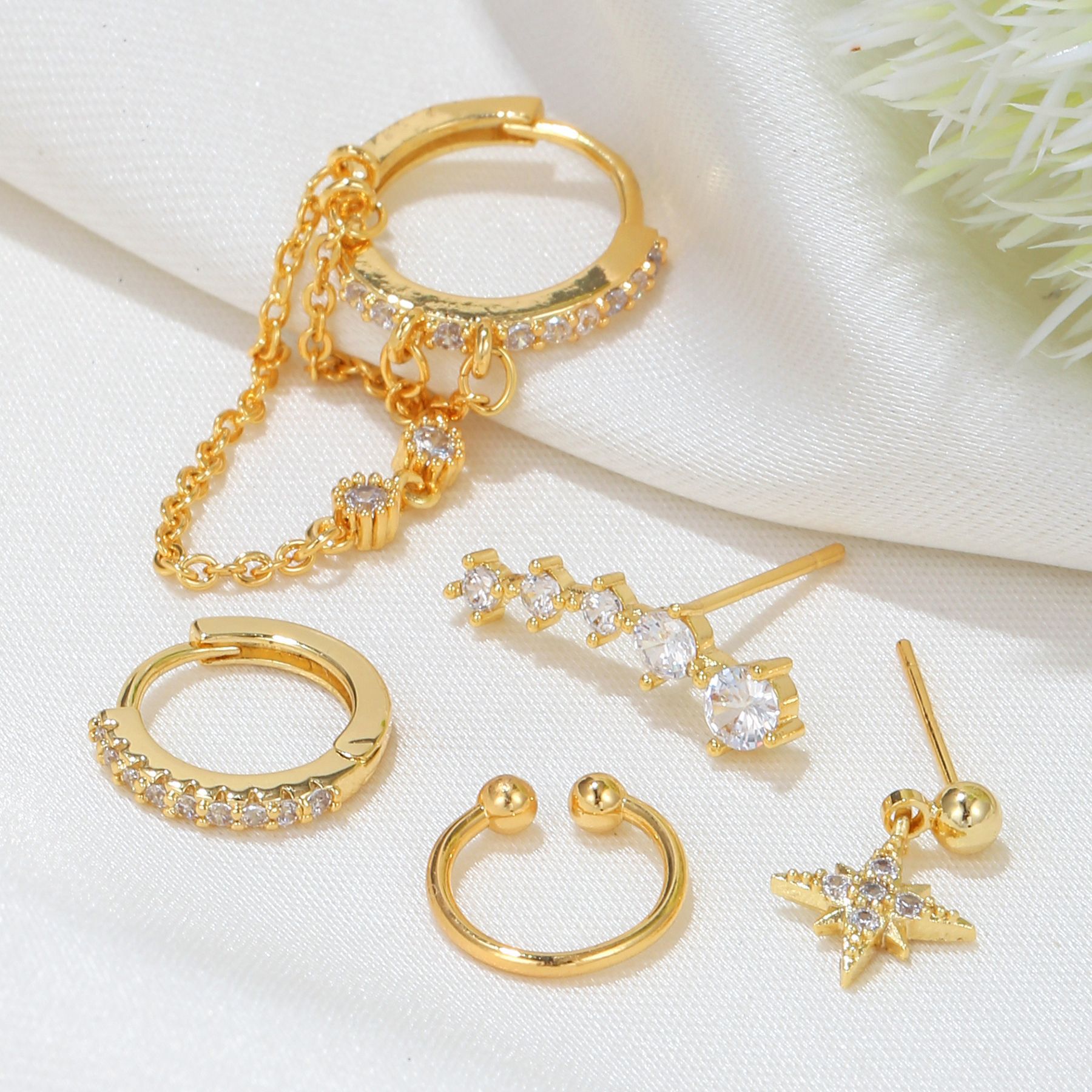 Simple Style Star Copper Inlaid Zircon Earrings 1 Set