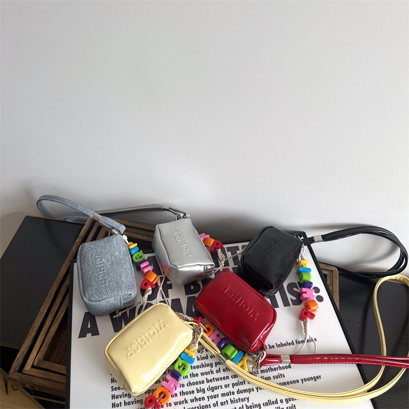 Bolsos para niños coreanos, tendencia de personalidad, mini bolso con cuello halter para niños y niñas 2025 nuevo bolso para auriculares, monedero para bebés
